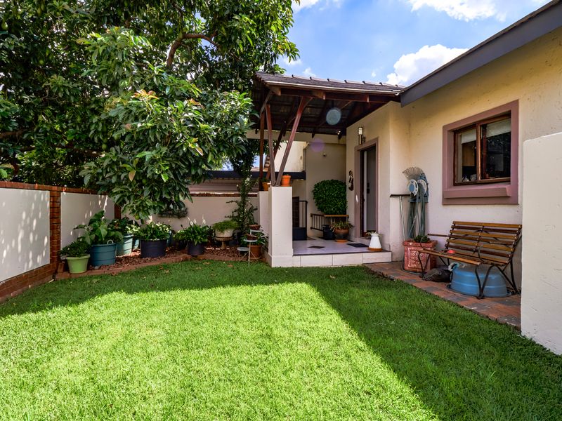 Elegant Family Home in a Sought-After Security Estate in Eldoraigne - Photo 6