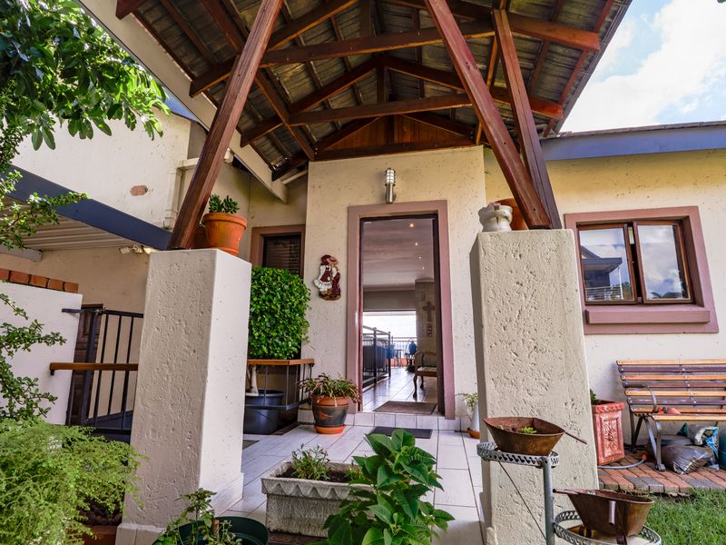 Elegant Family Home in a Sought-After Security Estate in Eldoraigne - Photo 7