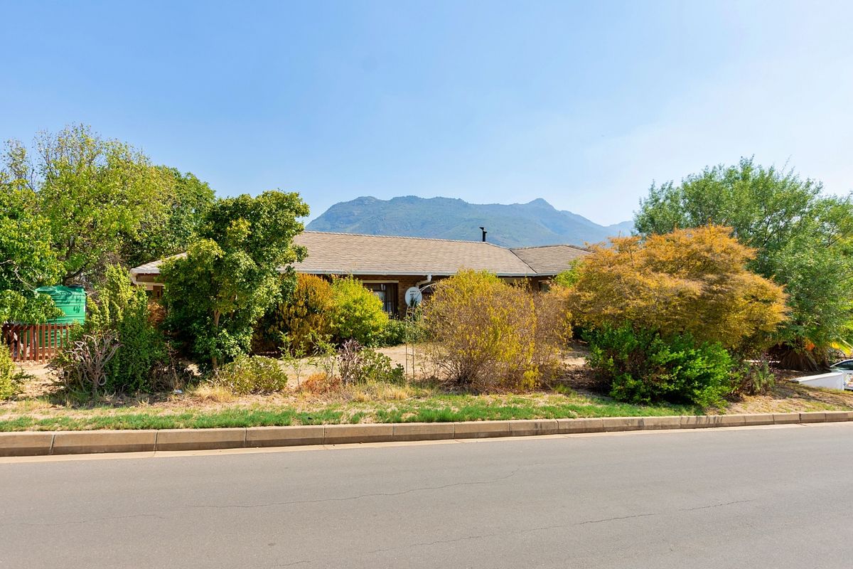Large Family Home with Scenic Views - Photo 5