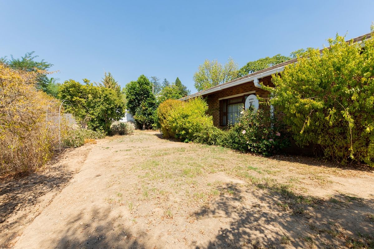 Large Family Home with Scenic Views - Photo 4