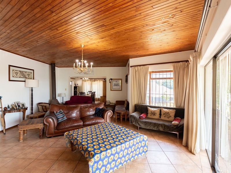 Large Family Home with Scenic Views - Photo 10