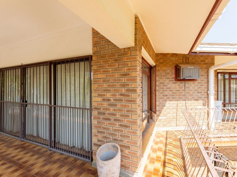 Large Family Home with Scenic Views - Photo 8