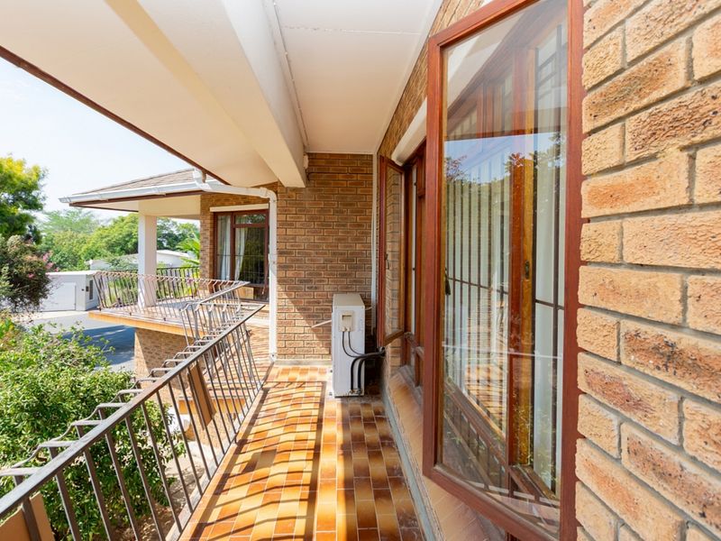 Large Family Home with Scenic Views - Photo 7
