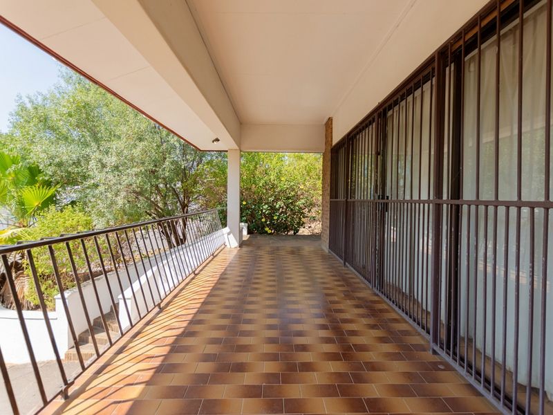 Large Family Home with Scenic Views - Photo 6