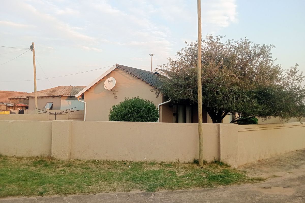 Family Home to Let - Photo 2