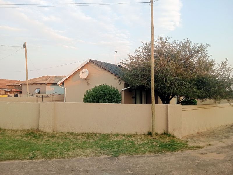 Family Home to Let - Photo 2