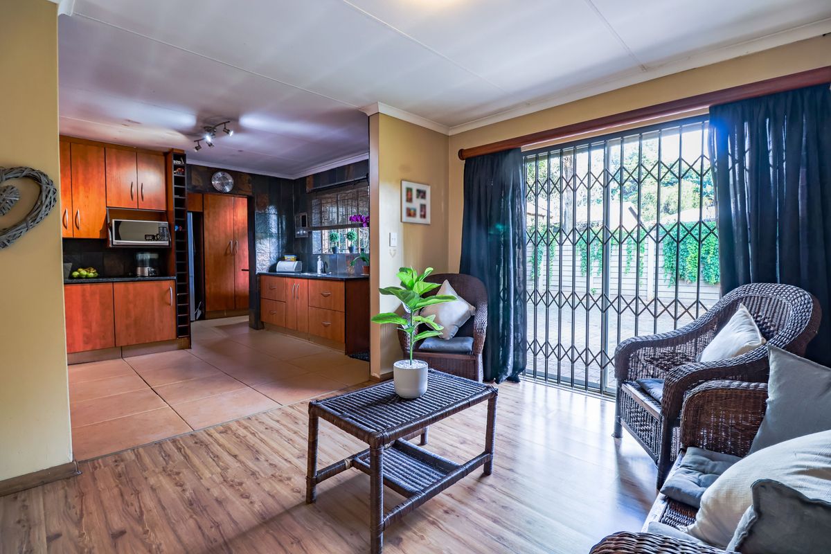 Space, Comfort & Effortless Family Living in Wierda Park - Photo 4