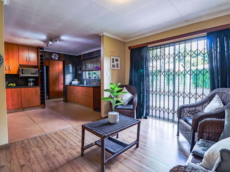 Space, Comfort & Effortless Family Living in Wierda Park - Photo 4