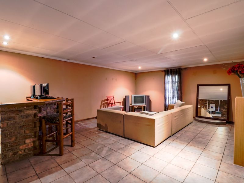 Space, Comfort & Effortless Family Living in Wierda Park - Photo 10