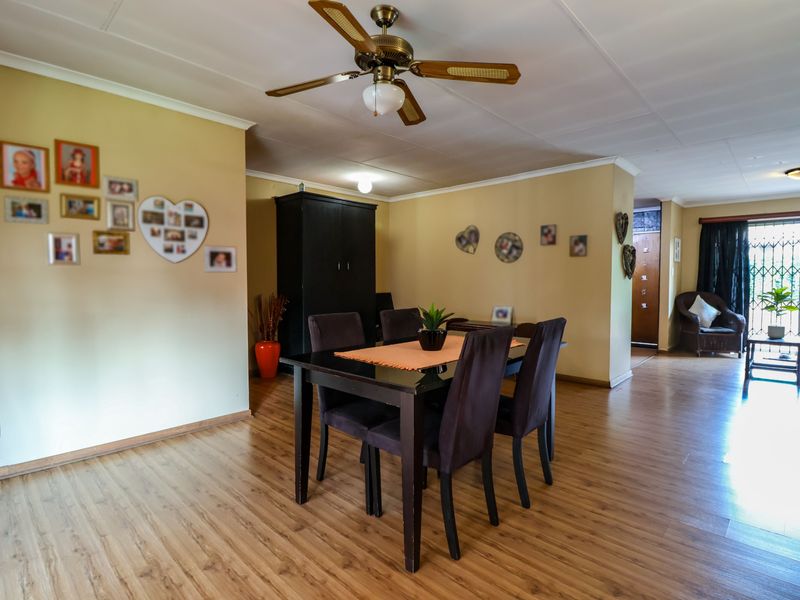 Space, Comfort & Effortless Family Living in Wierda Park - Photo 6