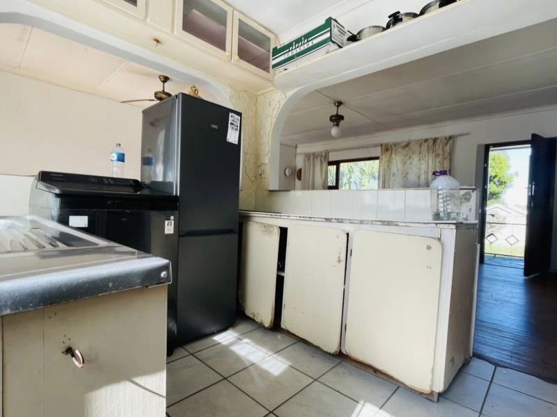 Spacious 3-Bedroom Home Perfect for Family Living - Photo 10