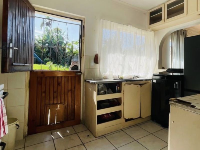 Spacious 3-Bedroom Home Perfect for Family Living - Photo 9