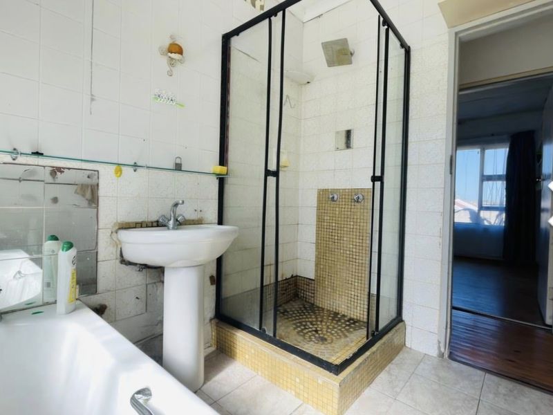 Spacious 3-Bedroom Home Perfect for Family Living - Photo 6