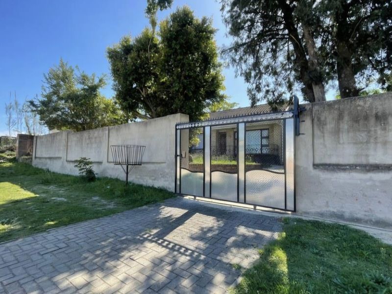 Spacious 3-Bedroom Home Perfect for Family Living - Photo 2