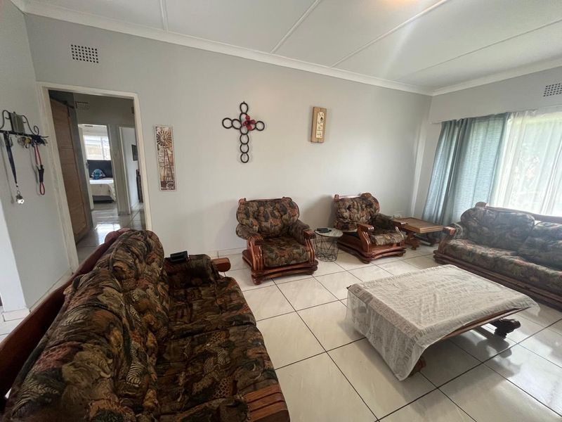 Charming 3-Bedroom Home with Flatlet Potential - Photo 2