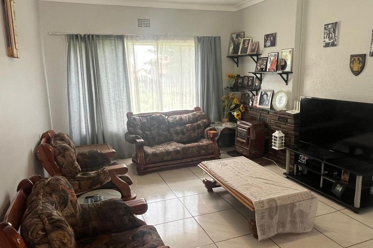 Charming 3-Bedroom Home with Flatlet Potential - Photo 3