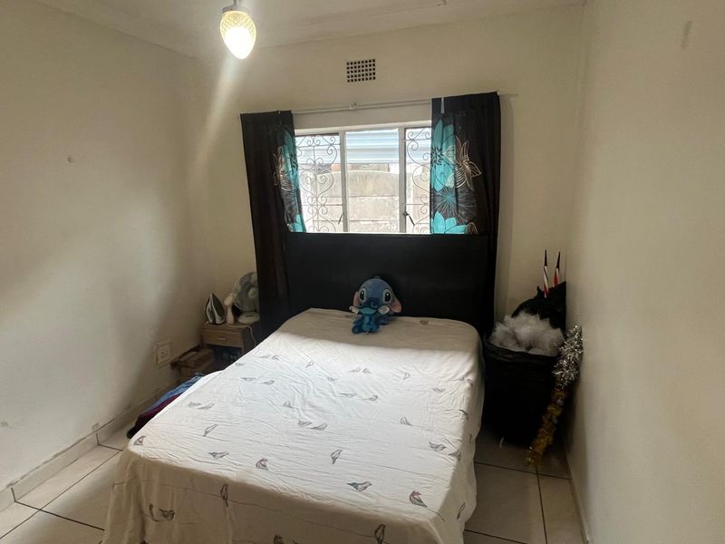 Charming 3-Bedroom Home with Flatlet Potential - Photo 10