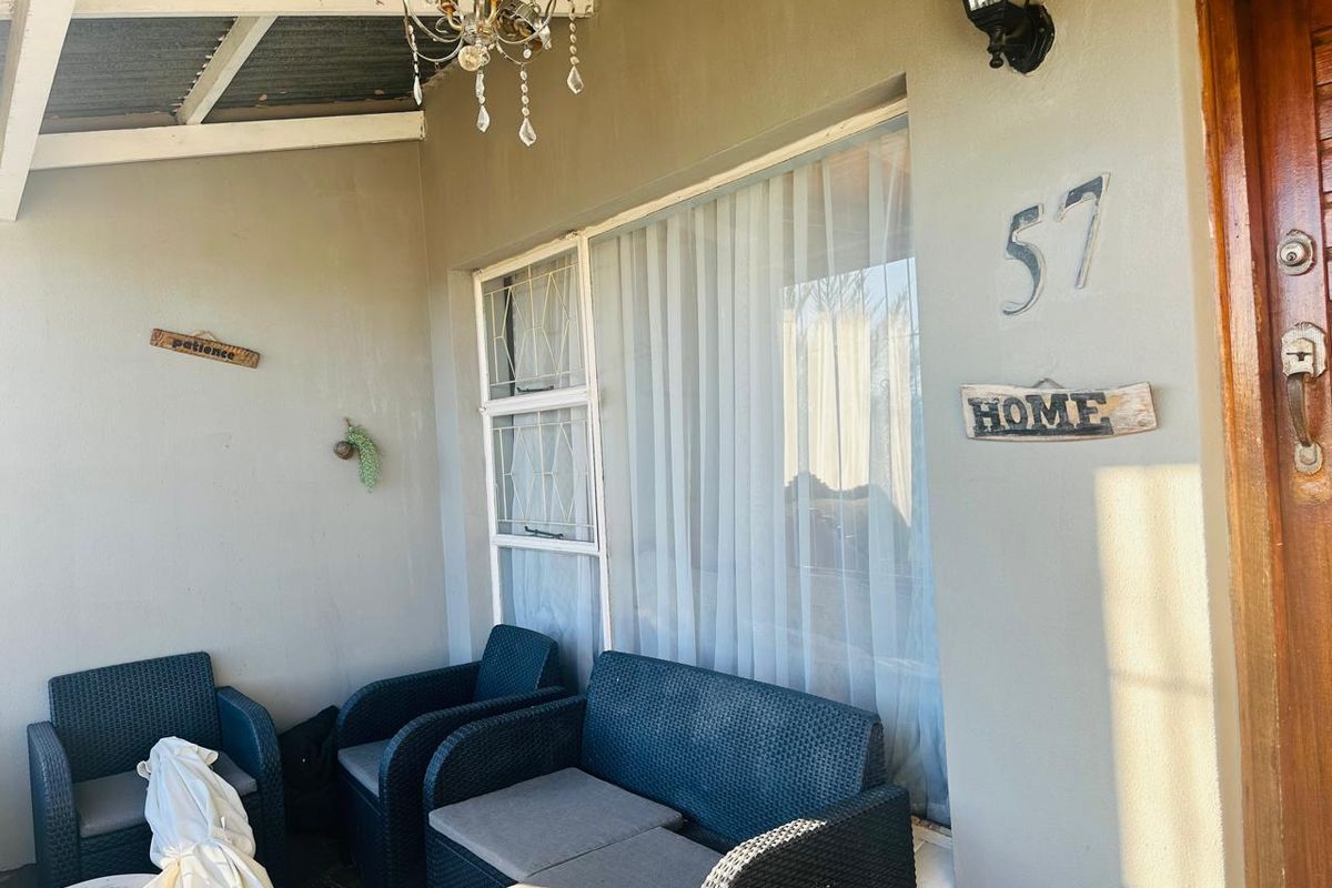 Spacious, Move-In Ready Home in a Quiet Suburb - Photo 4