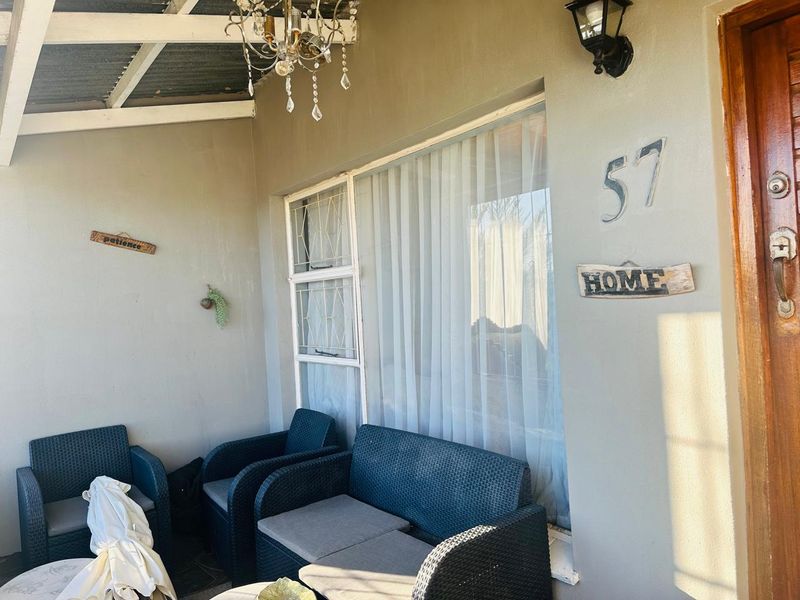 Spacious, Move-In Ready Home in a Quiet Suburb - Photo 4