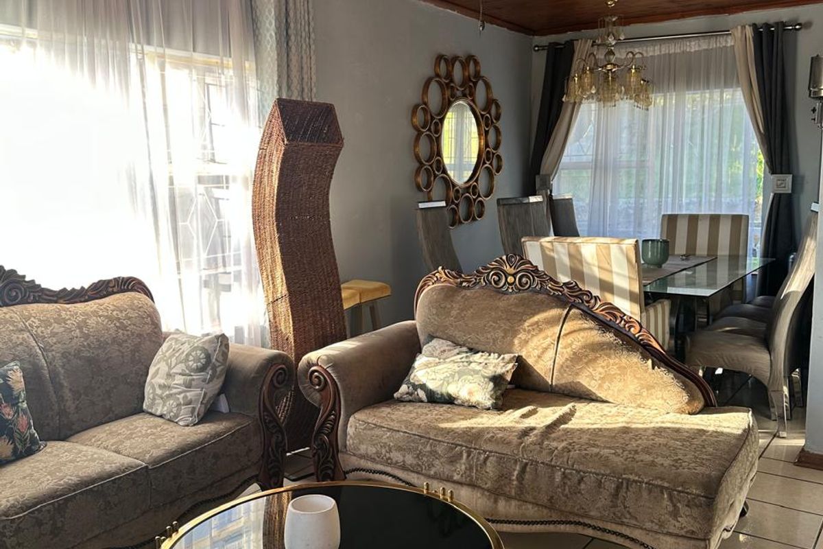 Spacious, Move-In Ready Home in a Quiet Suburb - Photo 5