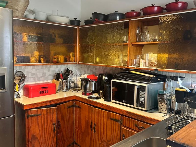 Spacious, Move-In Ready Home in a Quiet Suburb - Photo 9