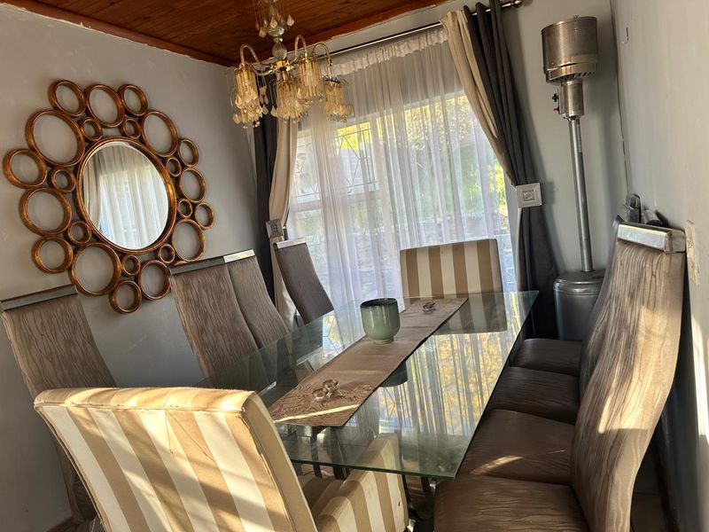 Spacious, Move-In Ready Home in a Quiet Suburb - Photo 7