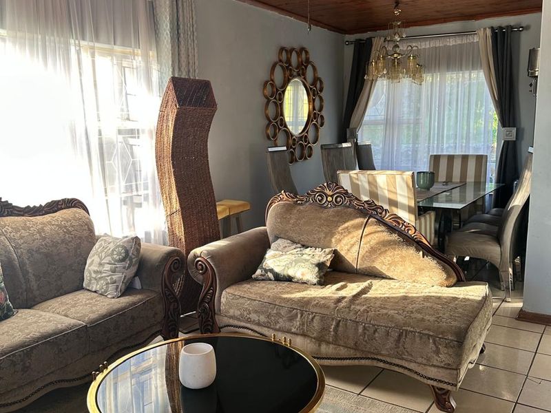 Spacious, Move-In Ready Home in a Quiet Suburb - Photo 6