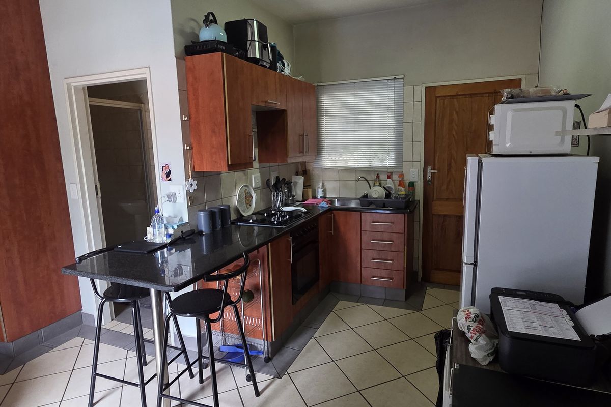 Stylish Bachelor  – Perfect for Students - Photo 4