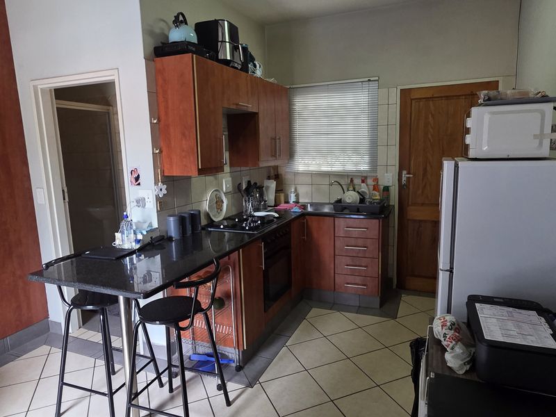 Stylish Bachelor  – Perfect for Students - Photo 4