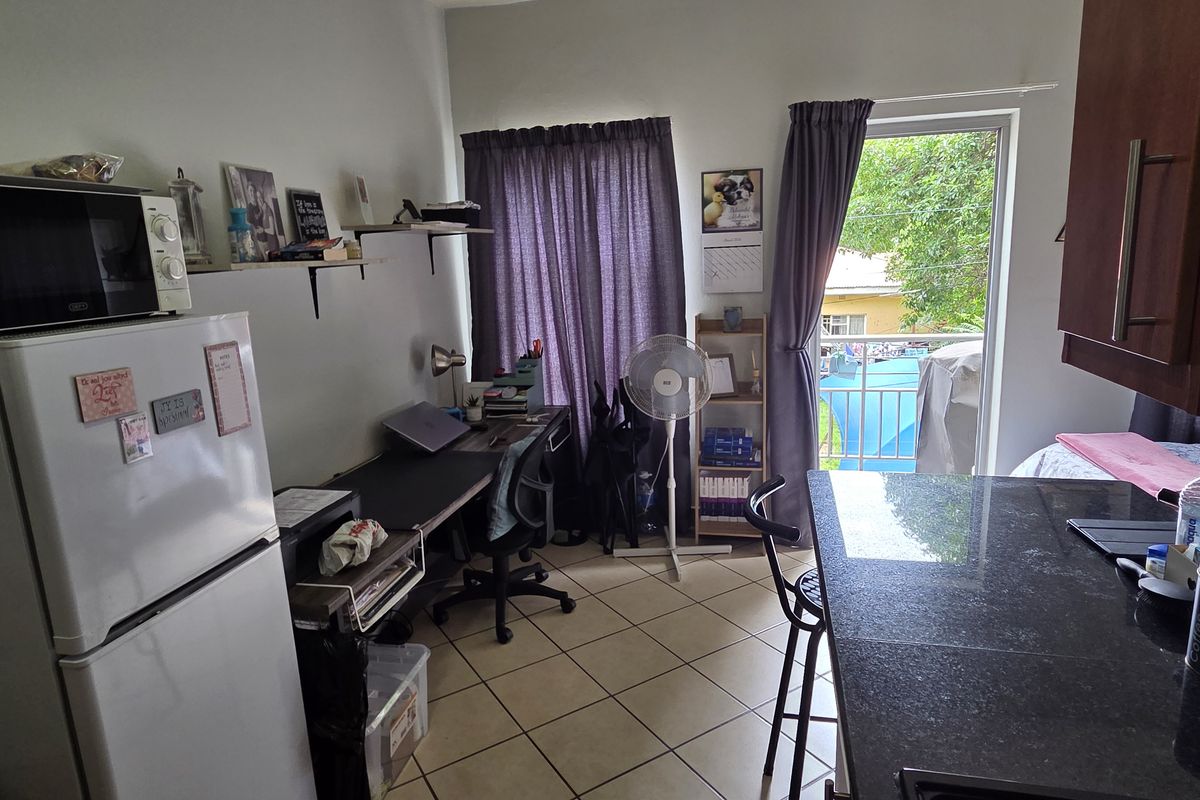 Stylish Bachelor  – Perfect for Students - Photo 2