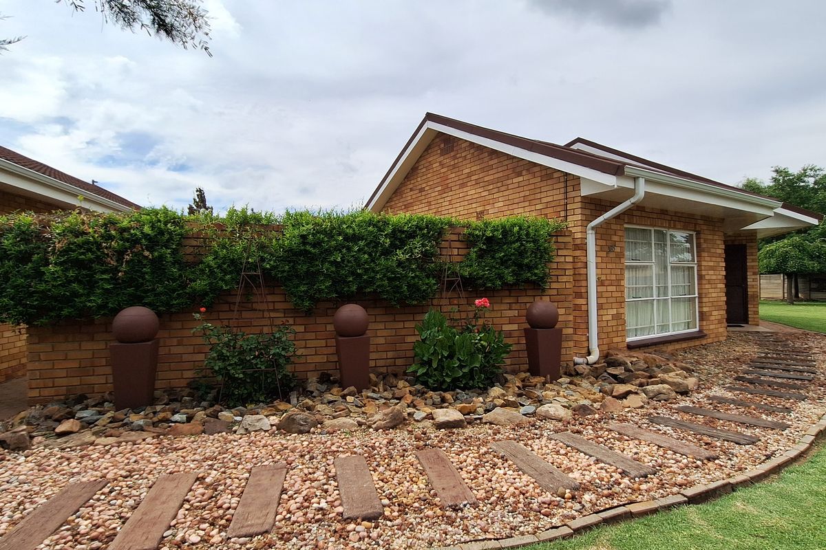 House that can be guest house for sale - Photo 2