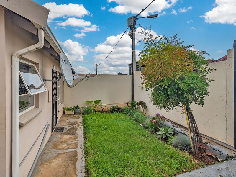 Smart Start or Solid Investment – Semi-Detached Home in Fleurhof Ext 2 - Photo 10