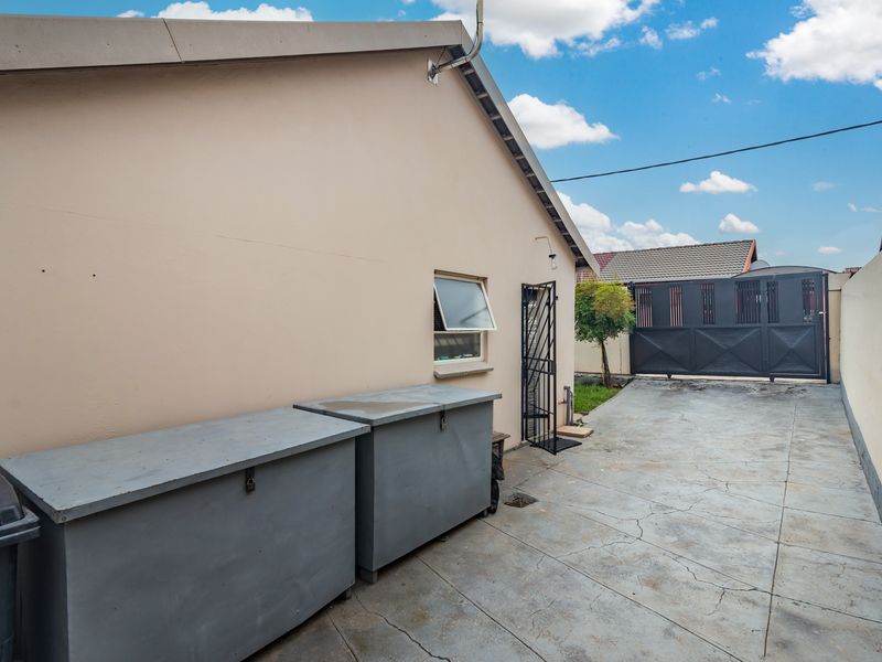 Smart Start or Solid Investment – Semi-Detached Home in Fleurhof Ext 2 - Photo 9
