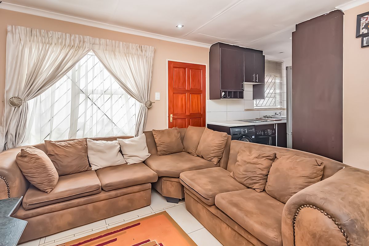 Smart Start or Solid Investment – Semi-Detached Home in Fleurhof Ext 2 - Photo 4