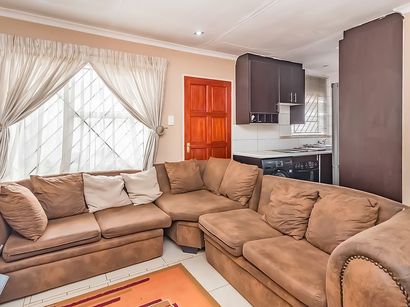 Smart Start or Solid Investment – Semi-Detached Home in Fleurhof Ext 2 - Photo 4