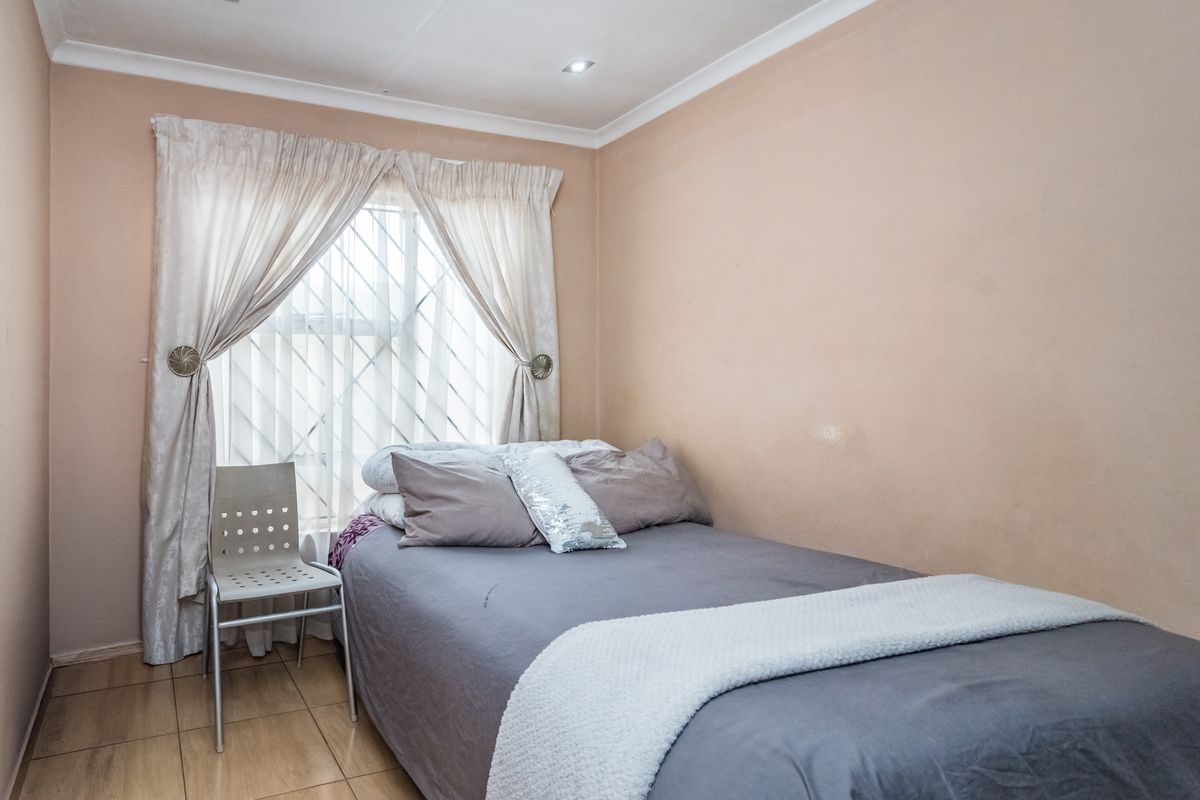 Smart Start or Solid Investment – Semi-Detached Home in Fleurhof Ext 2 - Photo 5