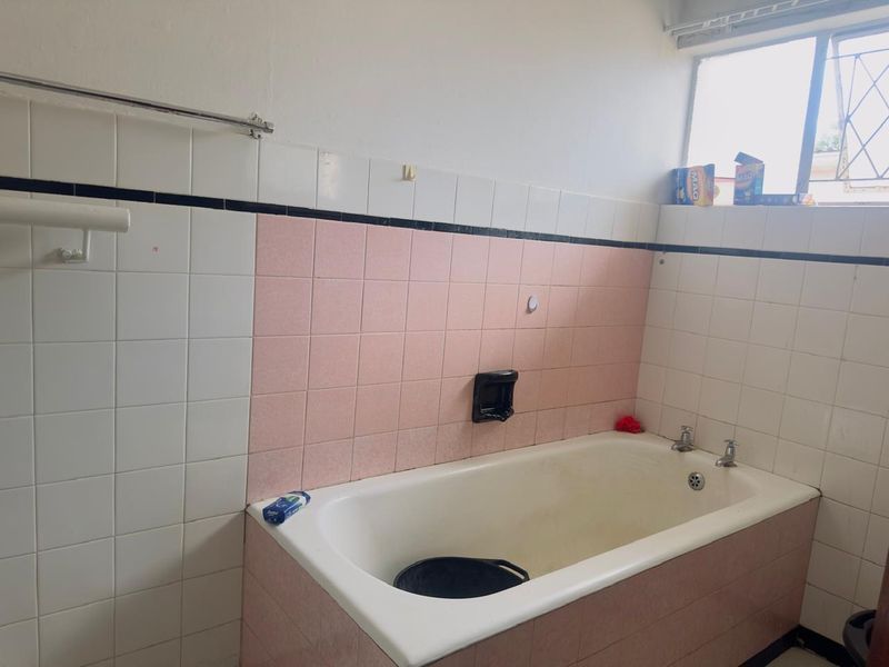 Well-Located & Reasonably Priced - Photo 5