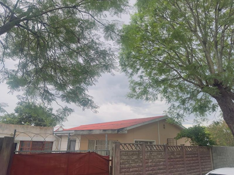 Well-Located & Reasonably Priced - Photo 9