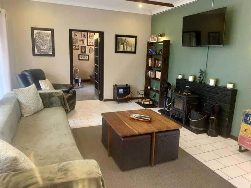 Spacious Family Living with Endless Potential in Farrarmere - Photo 10