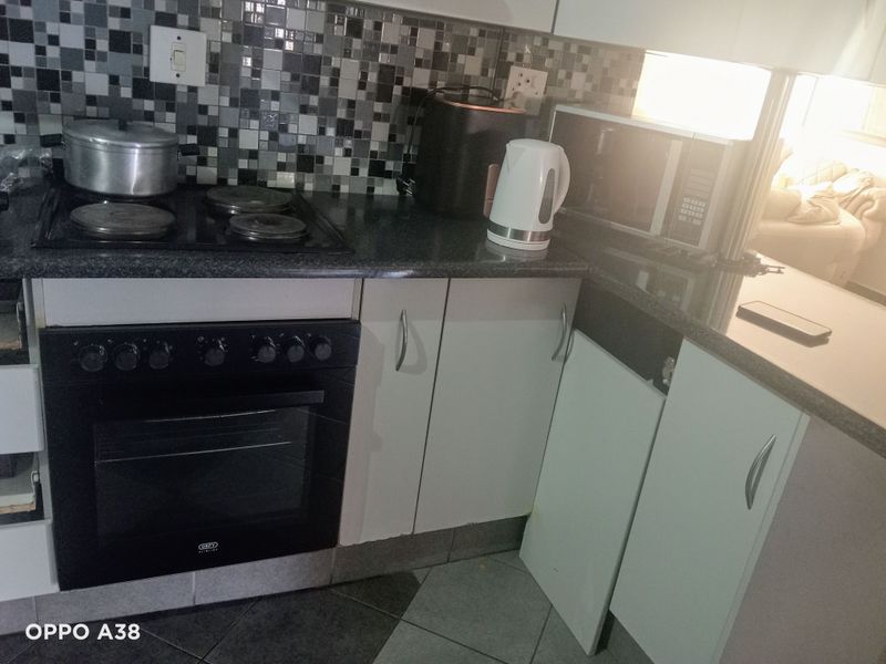 Your perfect 3 bedroom home in a small complex - Photo 5