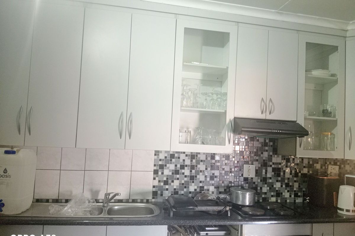 Your perfect 3 bedroom home in a small complex - Photo 4