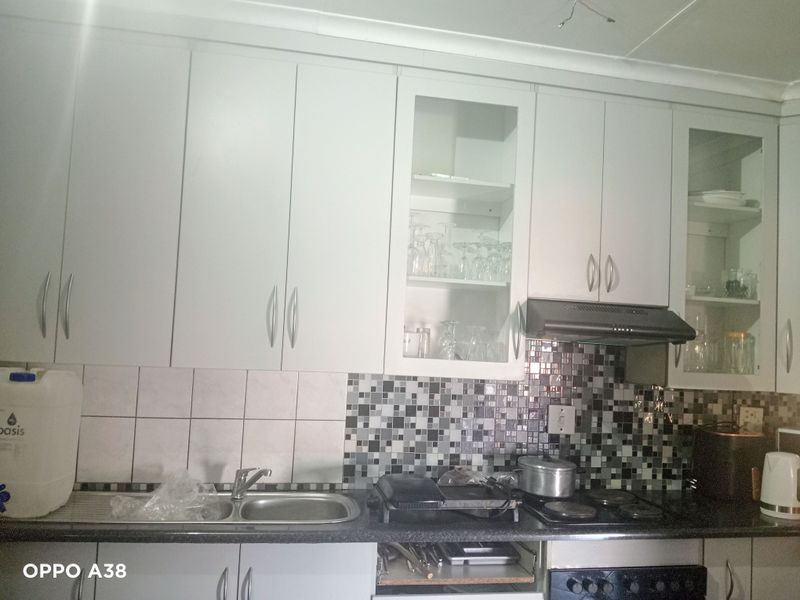 Your perfect 3 bedroom home in a small complex - Photo 4