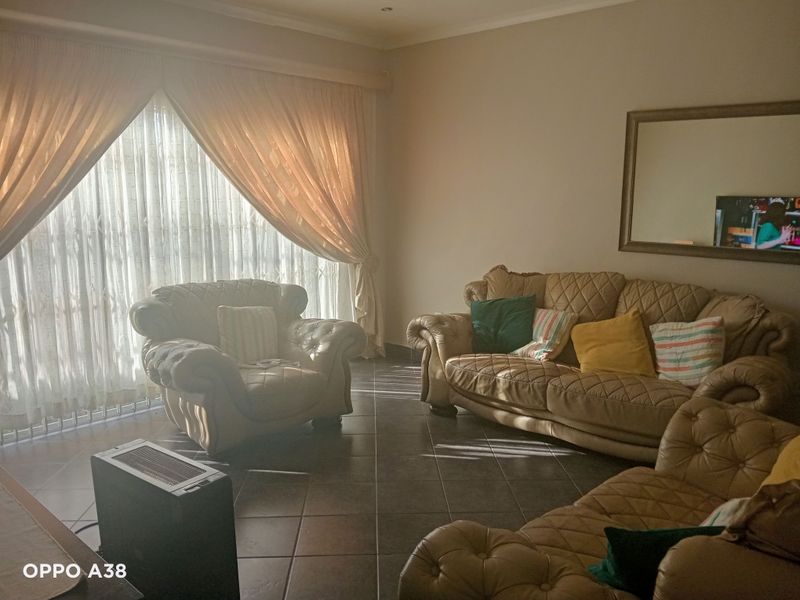 Your perfect 3 bedroom home in a small complex - Photo 10