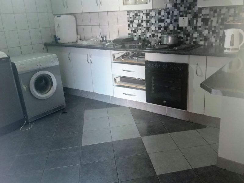 Your perfect 3 bedroom home in a small complex - Photo 6