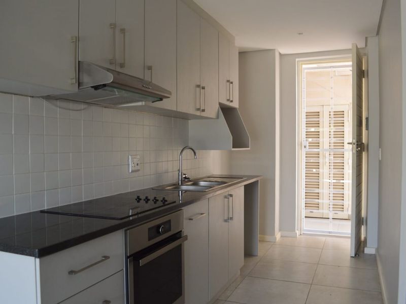 Rare find! Ground Floor, Pet-friendly 2-Bedroom Unit! - Photo 3