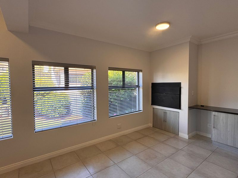 Stunning 4-bedroom home in Hartenbos Heuwels  offering spacious living and breathtaking views - Photo 7