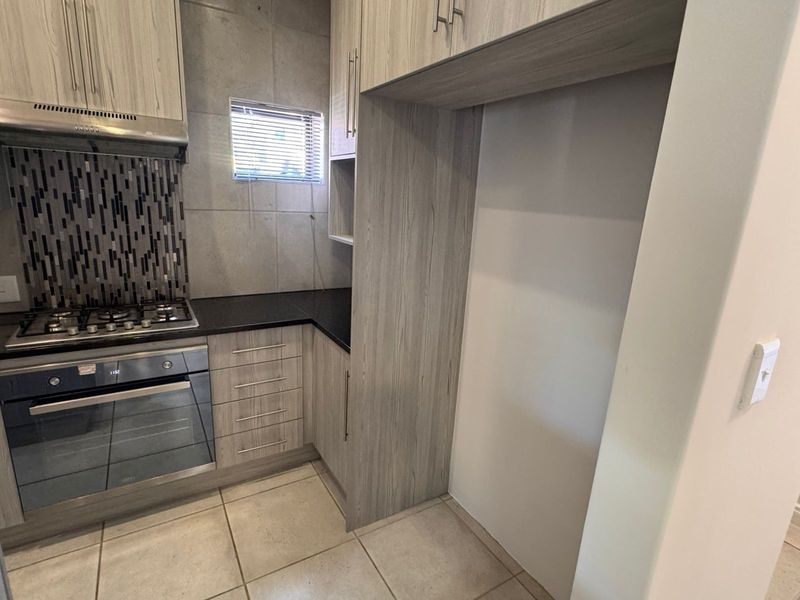 Stunning 4-bedroom home in Hartenbos Heuwels  offering spacious living and breathtaking views - Photo 6