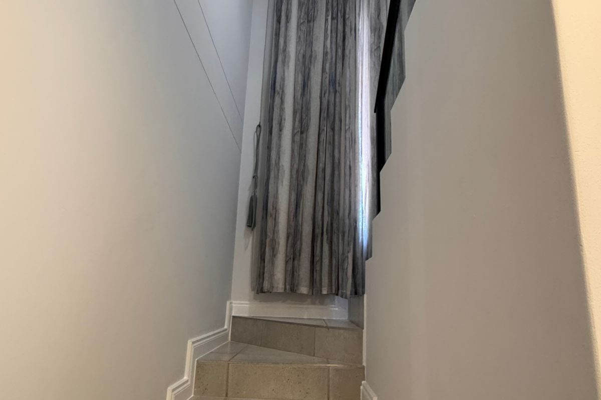 Stunning 4-bedroom home in Hartenbos Heuwels  offering spacious living and breathtaking views - Photo 3