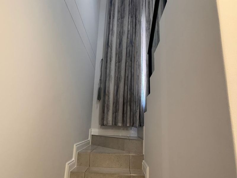 Stunning 4-bedroom home in Hartenbos Heuwels  offering spacious living and breathtaking views - Photo 3