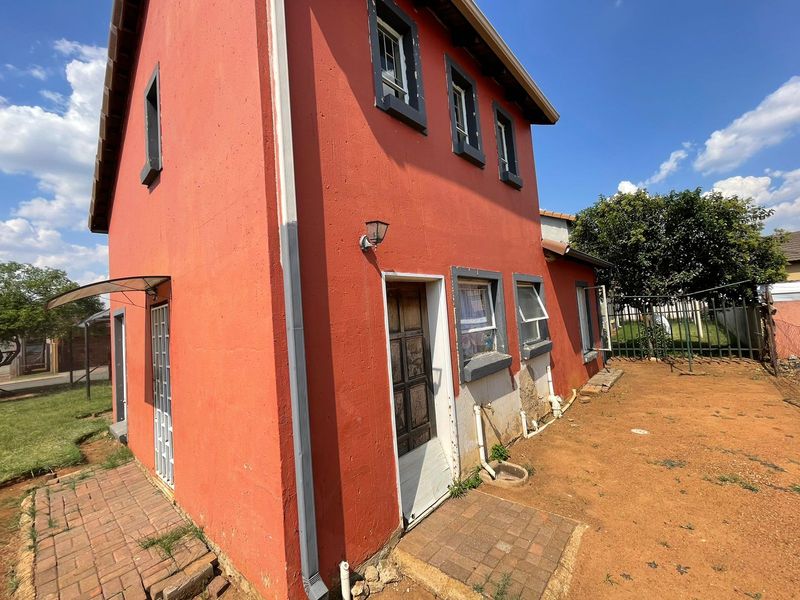 2 bedroom house available for sale - Photo 2